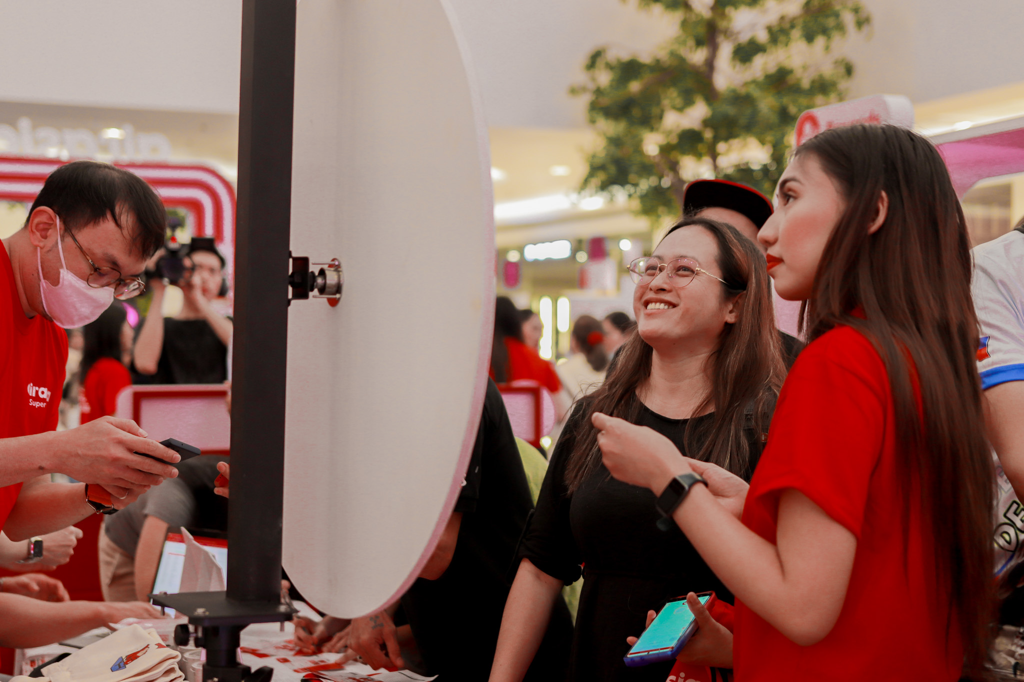 Guests_enjoy_the_booths_at_the_airasia_Superapp_#ExploreYourWay