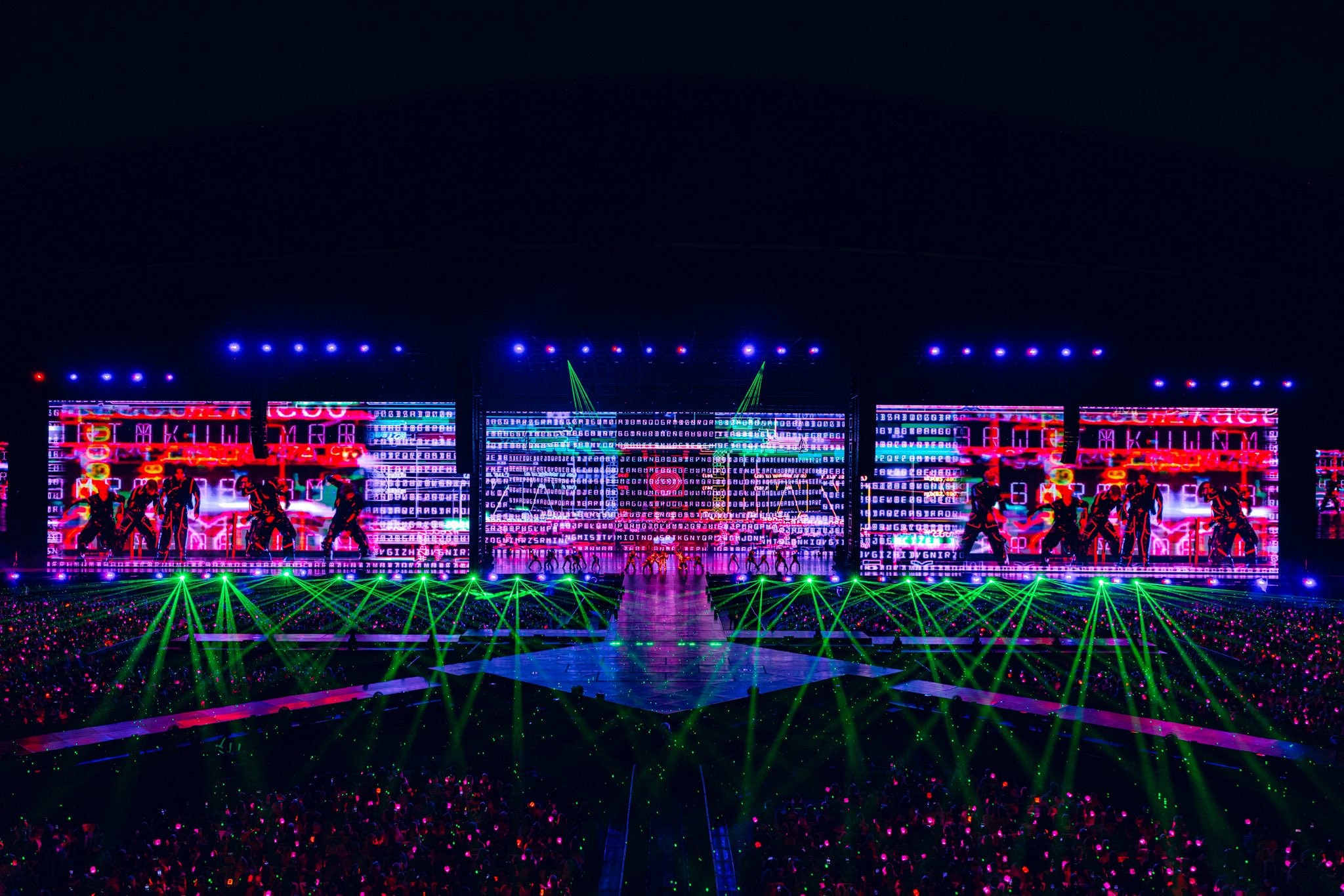 Rajamangala National Stadium transformed into a time portal for The Dream Show 4 | Photo from of SMTown