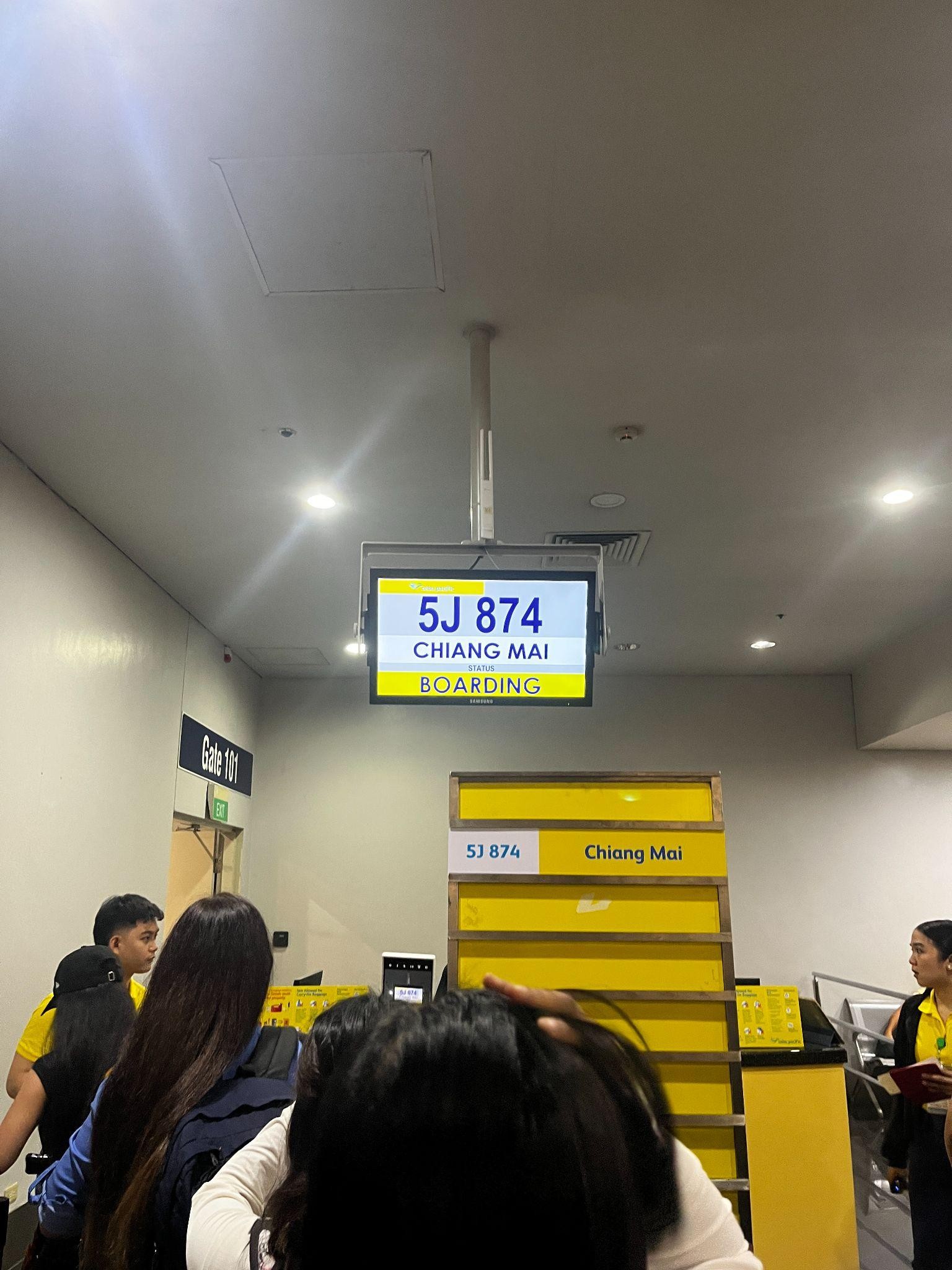 During peak season, hotels and lantern events sell out fast—book well in advance.