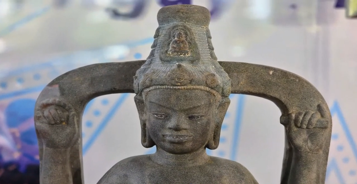 Still from Đọc Báo Giùm Bạn