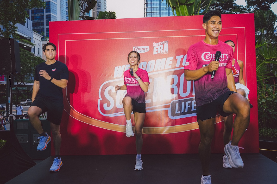 Superbods 2014 Grand Winner Coach Mauro led the warm-up session for the community run