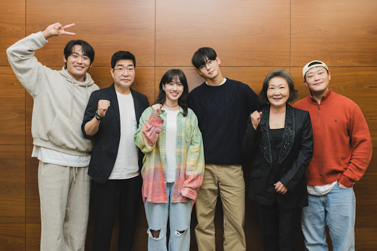 The cast of The Wonderfools (from left) Choi Dae-hoon, Son Hyun-joo, Park Eun-bin, Cha Eun-woo, Kim Hae-sook, and Im Seong-jae | Photo from Netflix